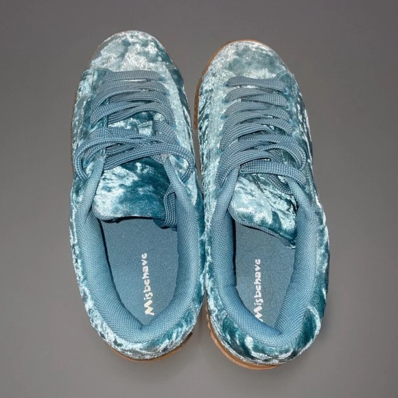 Misbehave✨Skate Sneaker Shoe Women's Size 7 Beige Tan Platform Velour Gum Sole - Picture 4 of 4